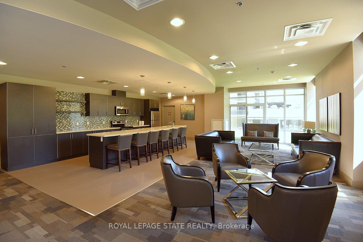 2 Bedrooms Condo at 90 Charlton, Hamilton For sale