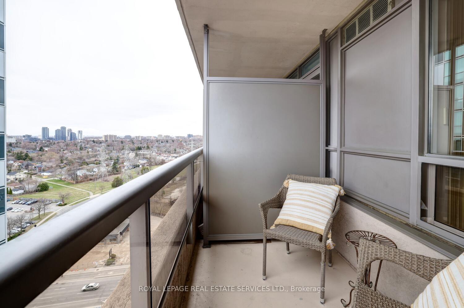2 Bedrooms Condo at 5233 Dundas,  Toronto For sale