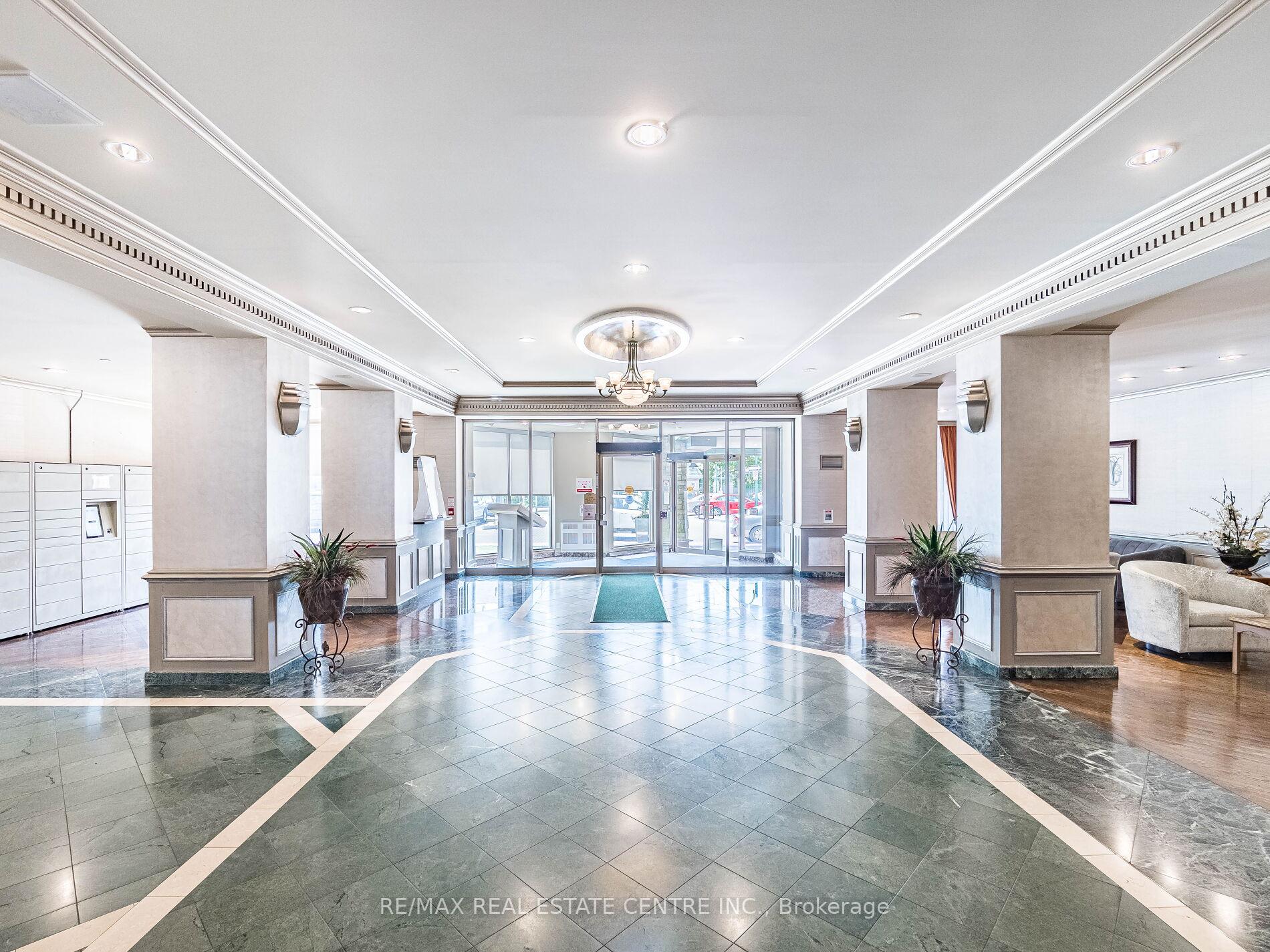 3 Bedrooms Condo at 168 Bonis, Toronto For sale