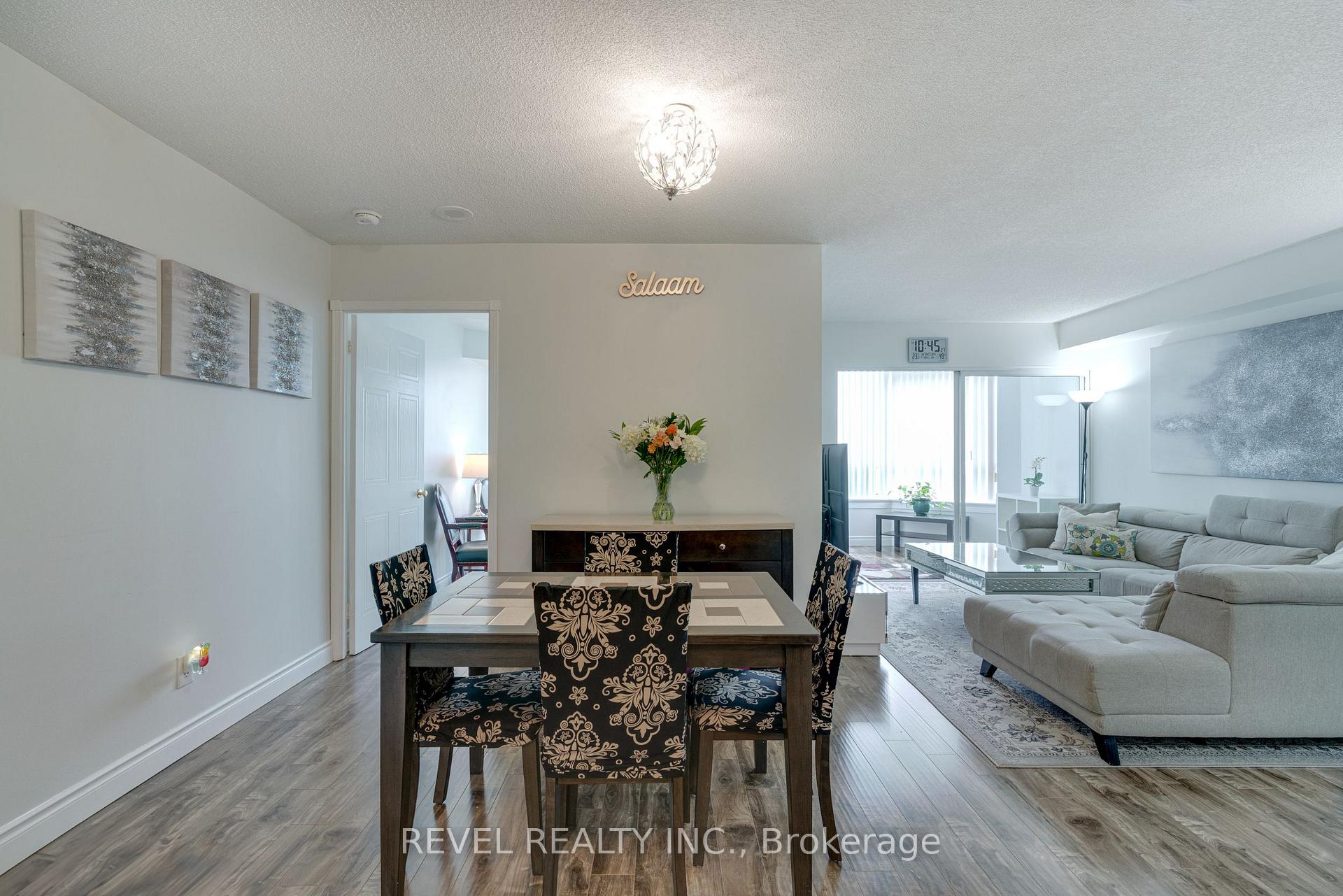 3 Bedrooms Condo at 135 Hillcrest, Mississauga For sale
