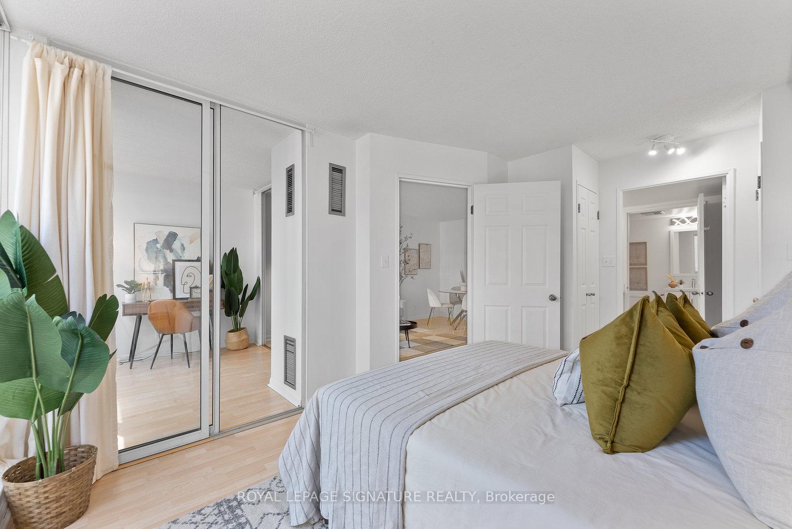 2 Bedrooms Condo at 24 Wellesley, Toronto For sale