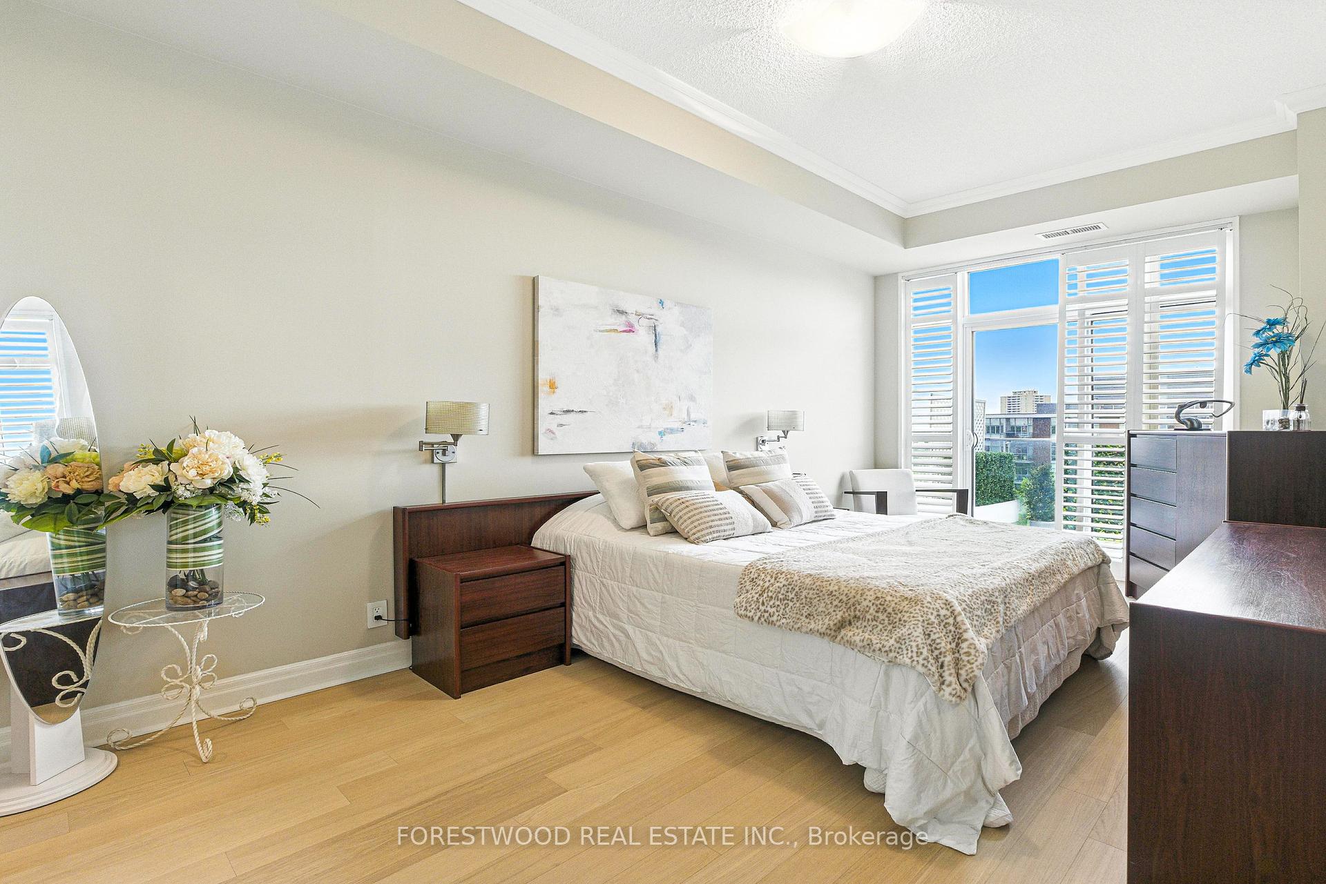 2 Bedrooms Condo at 80 Port, Mississauga For sale