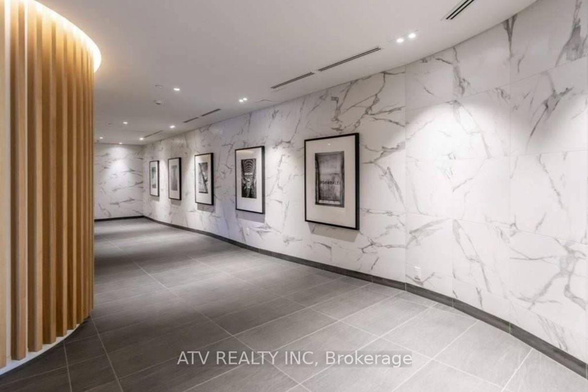 2 Bedrooms Condo at 160 Flemington, Toronto For sale