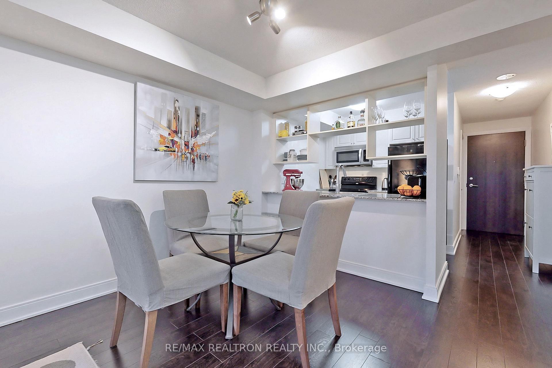 2 Bedrooms Condo at 125 Village Green, Toronto For sale