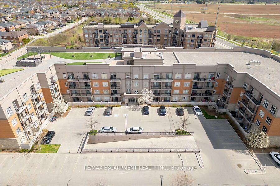 2 Bedrooms Condo at 5317 Upper Middle, Burlington For sale