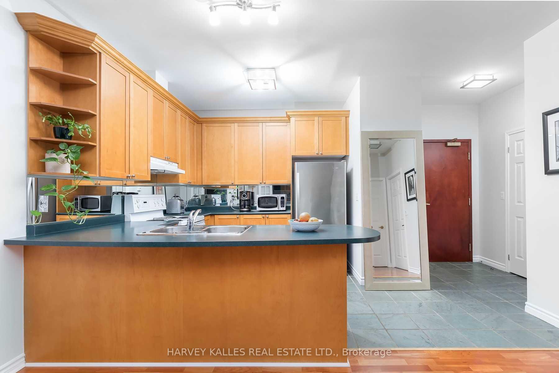 980 Yonge Street 214