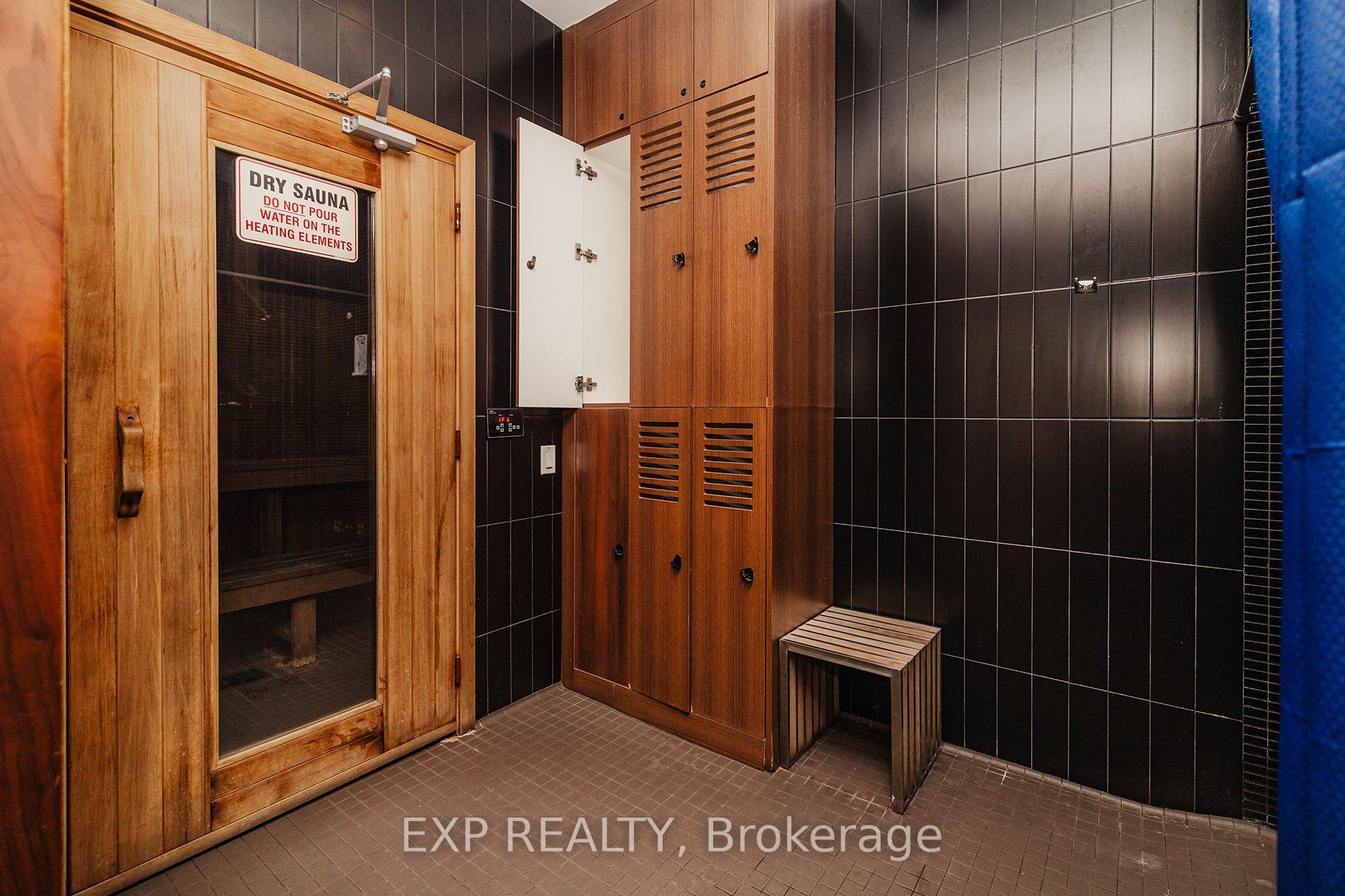 2 Bedrooms Condo at 9 Valhalla Inn,  Toronto For sale