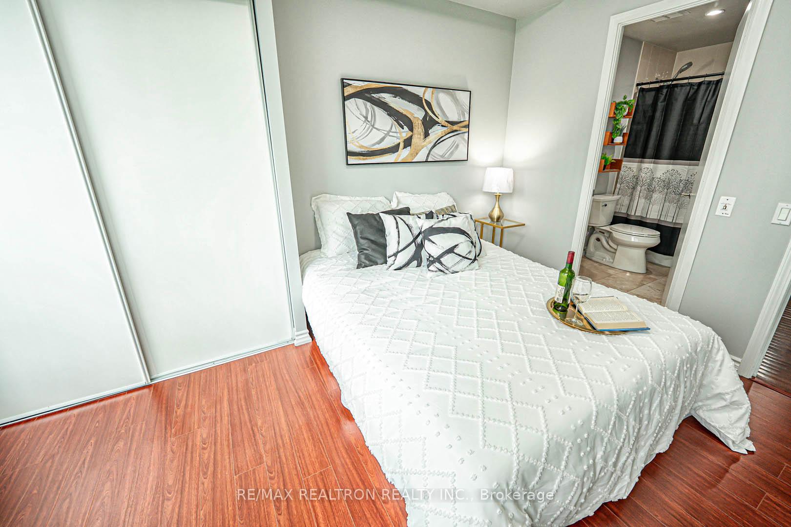 2 Bedrooms Condo at 60 Byng, Toronto For sale