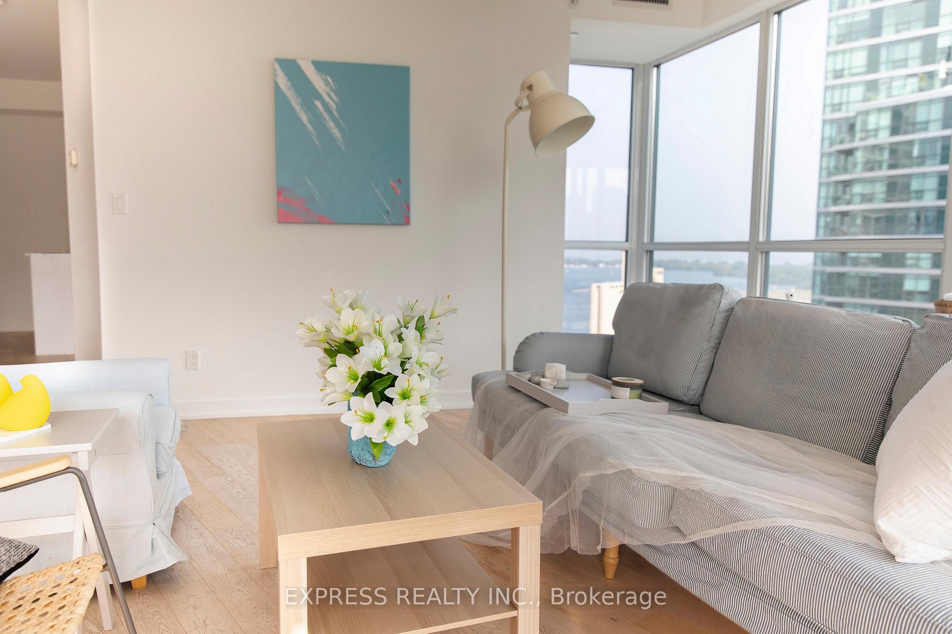 2 Bedrooms Condo at 20 Bruyeres, Toronto For sale