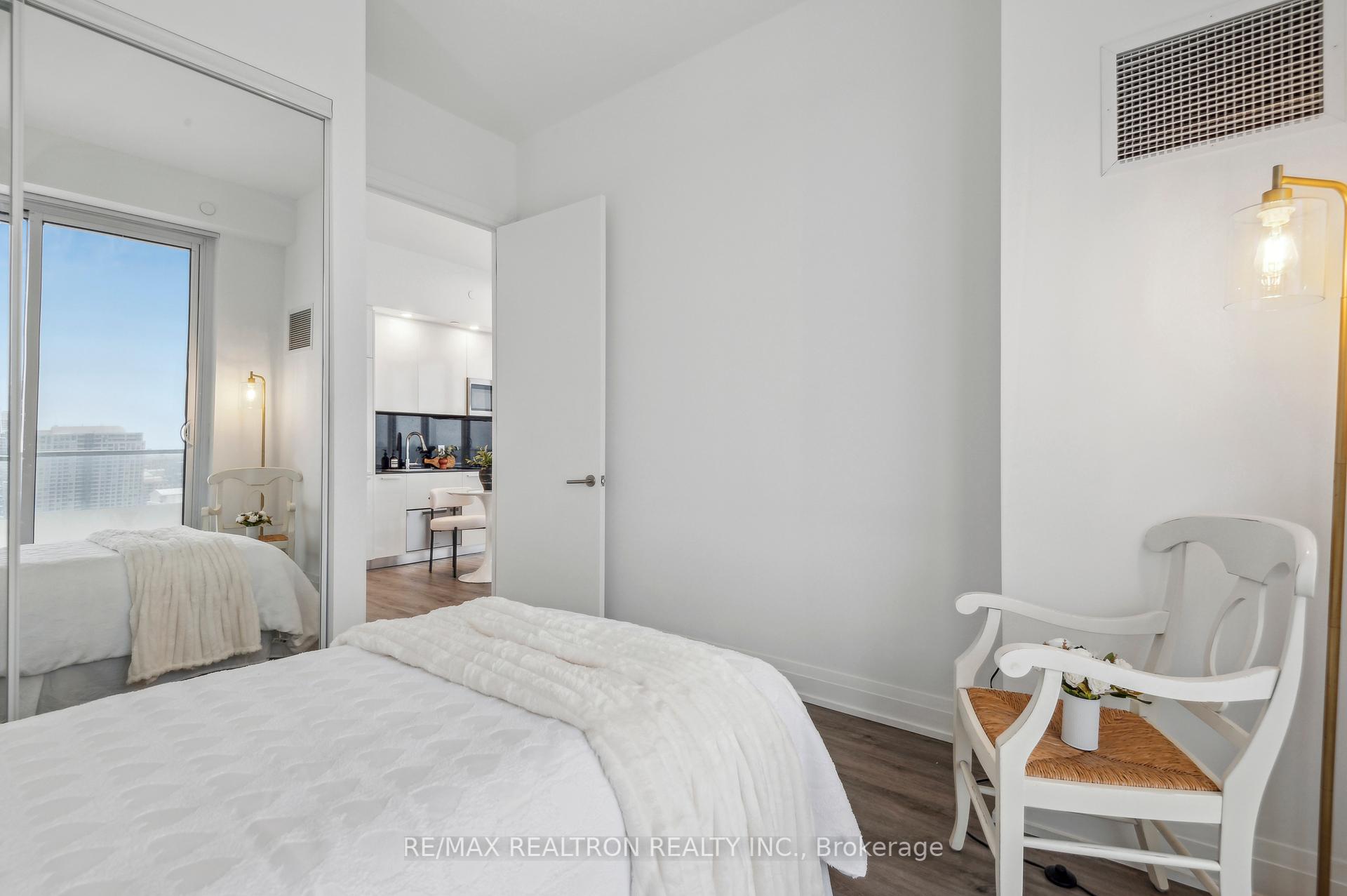 2 Bedrooms Condo at 75 Canterbury, Toronto For sale
