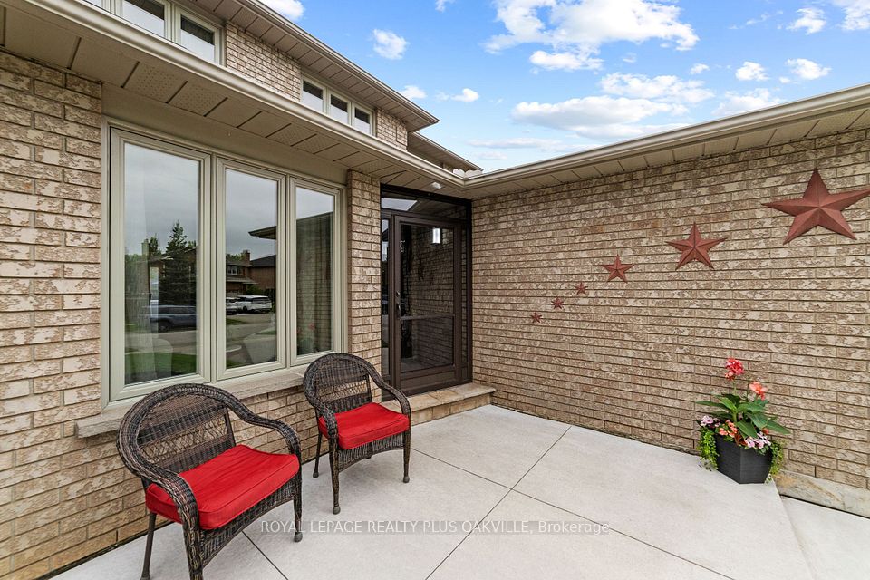 42 Fellowes Crescent, Hamilton, ON L8B 0M3