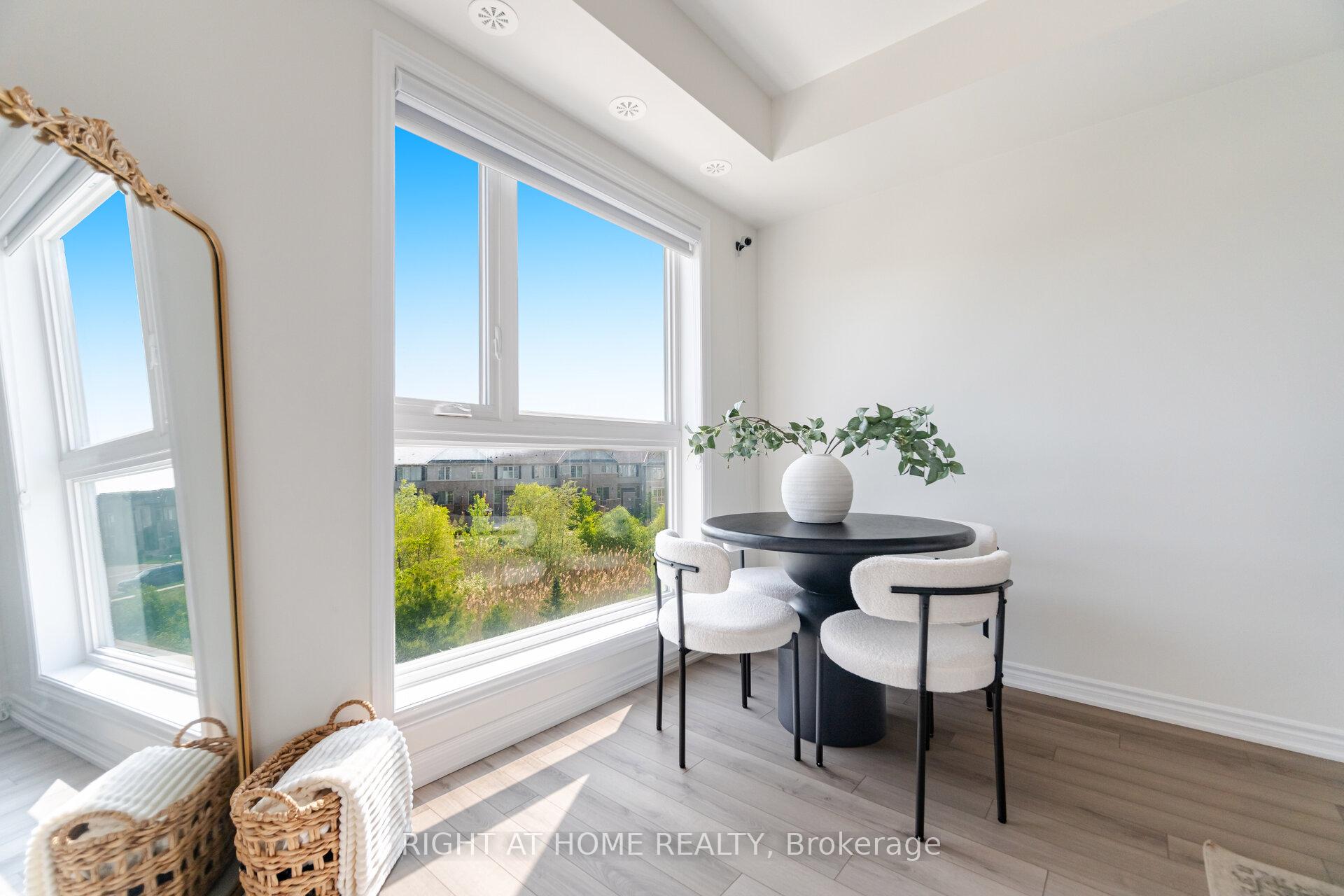 2 Bedrooms Condo at 349 Wheat Boom, Oakville For sale