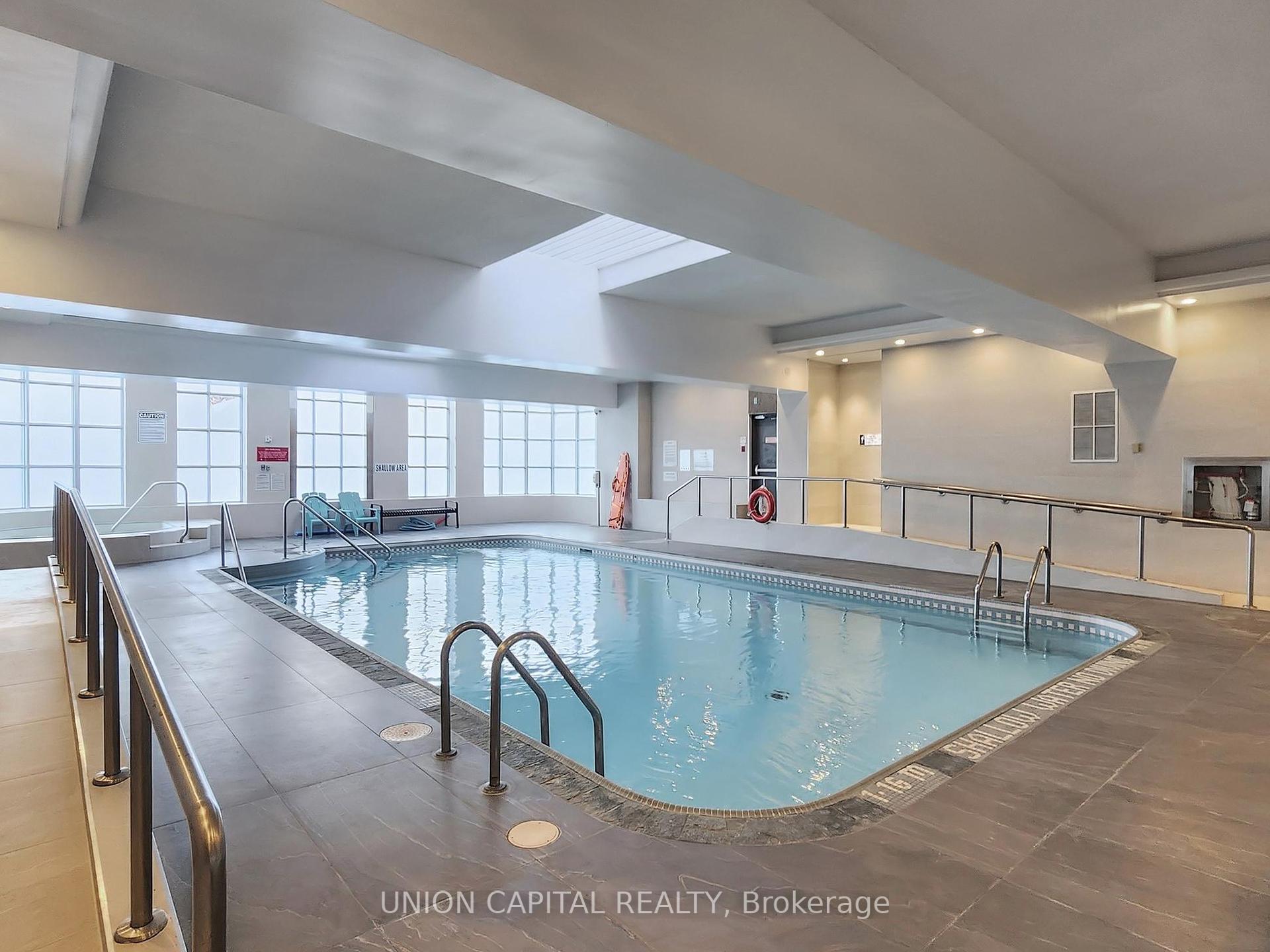 3 Bedrooms Condo at 28 Hollywood, Toronto For sale