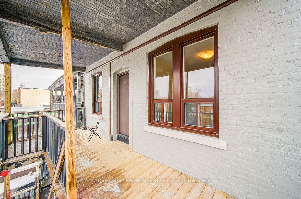 1074 St Clair Avenue W 2