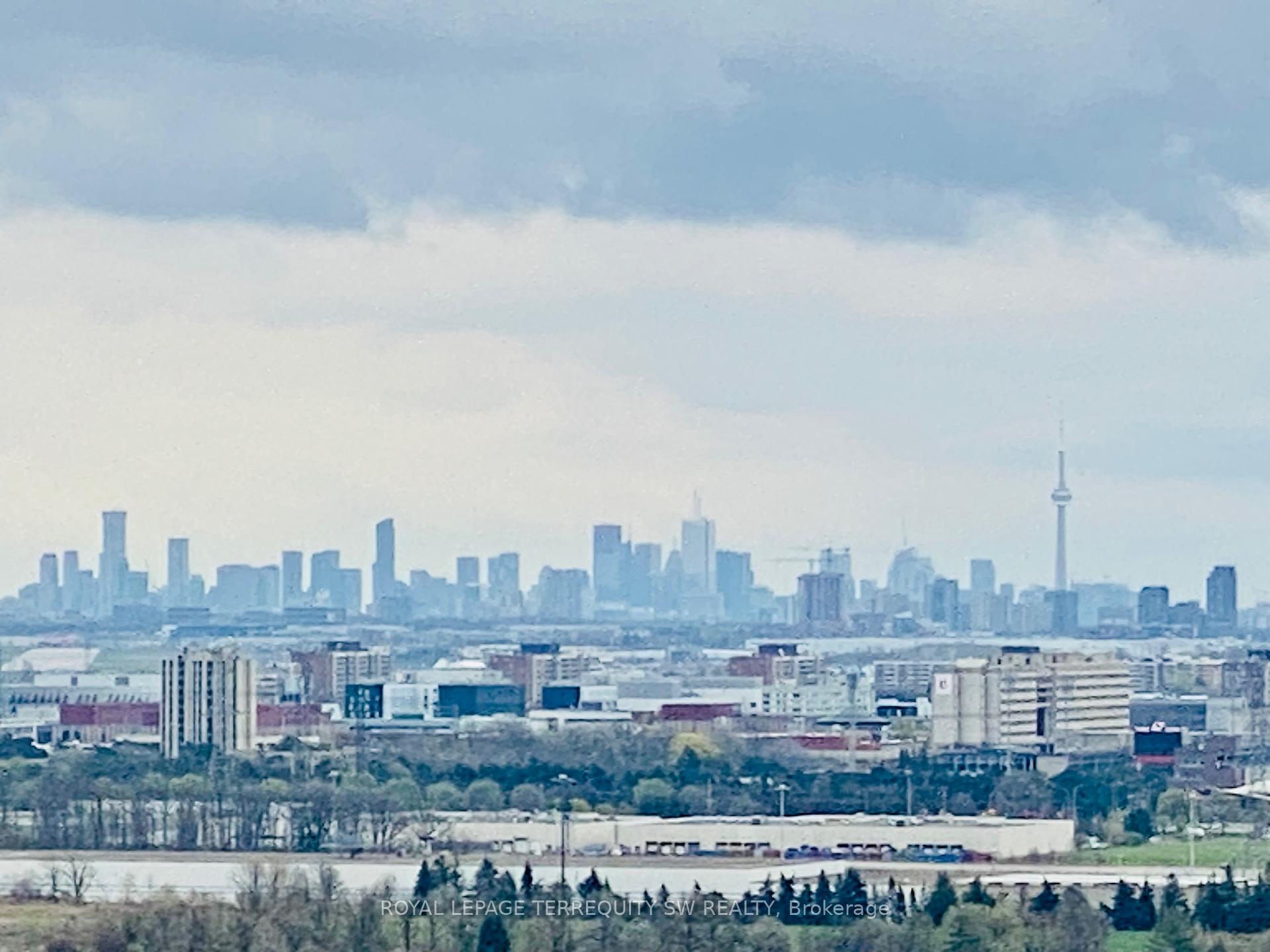 2 Bedrooms Condo at 1000 Portage,  Vaughan For sale