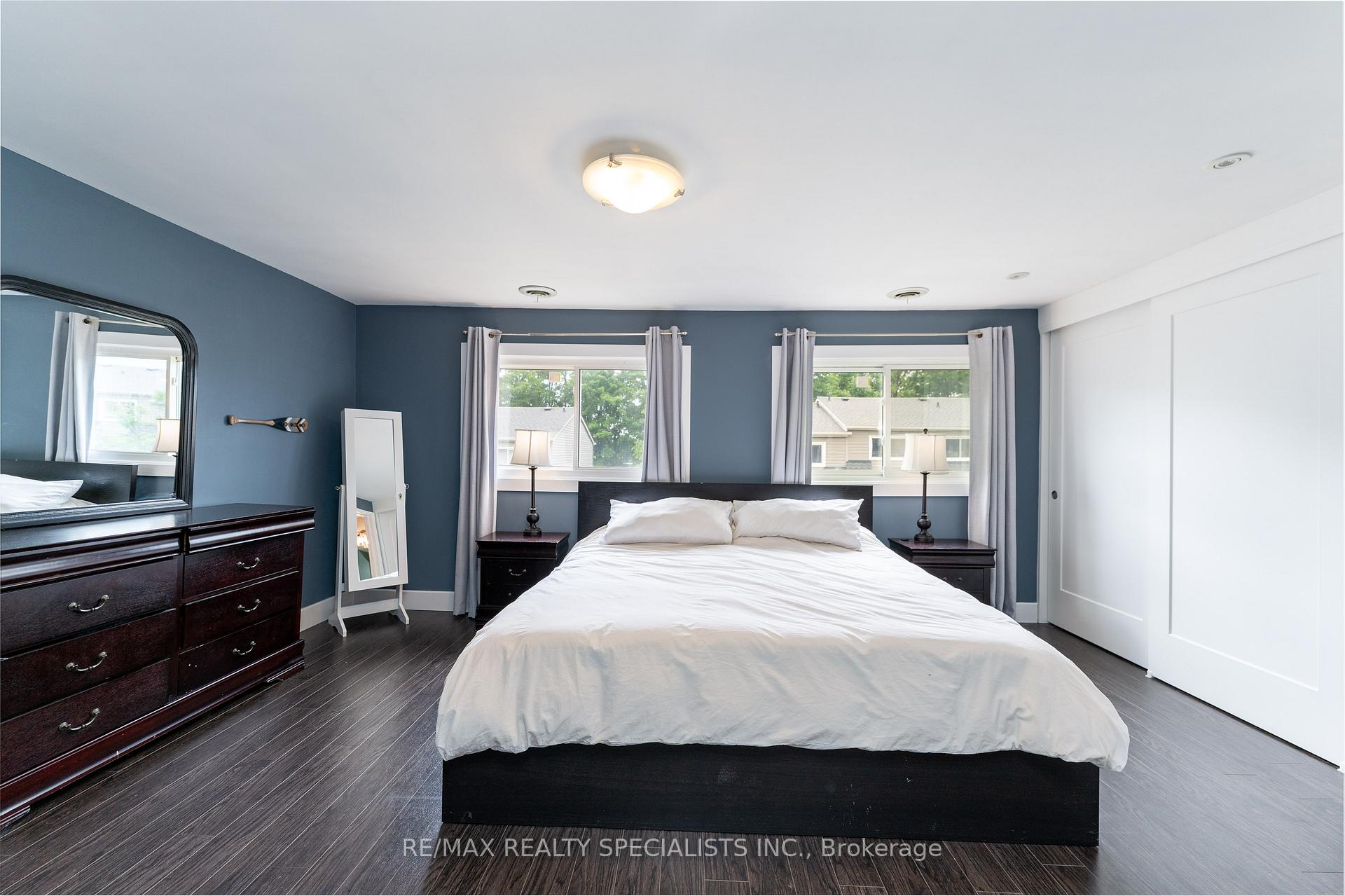 3 Bedrooms Condo at 2050 Upper Middle, Burlington For sale