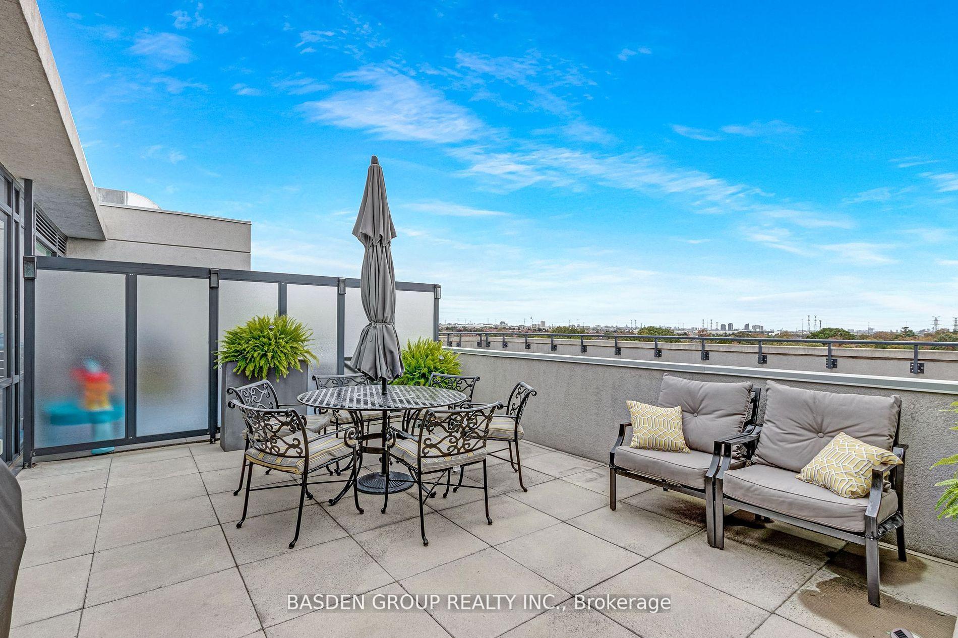 4 Bedrooms Condo at 4700 Highway 7, Vaughan For sale