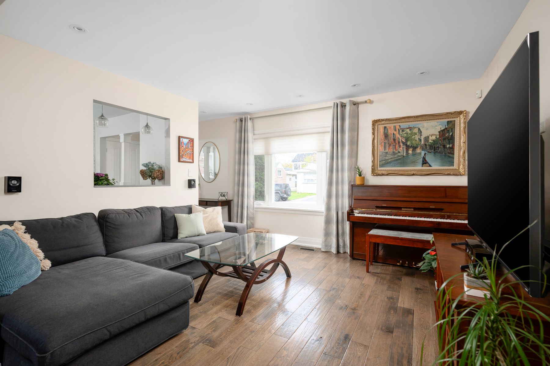 89 Charleswood Drive