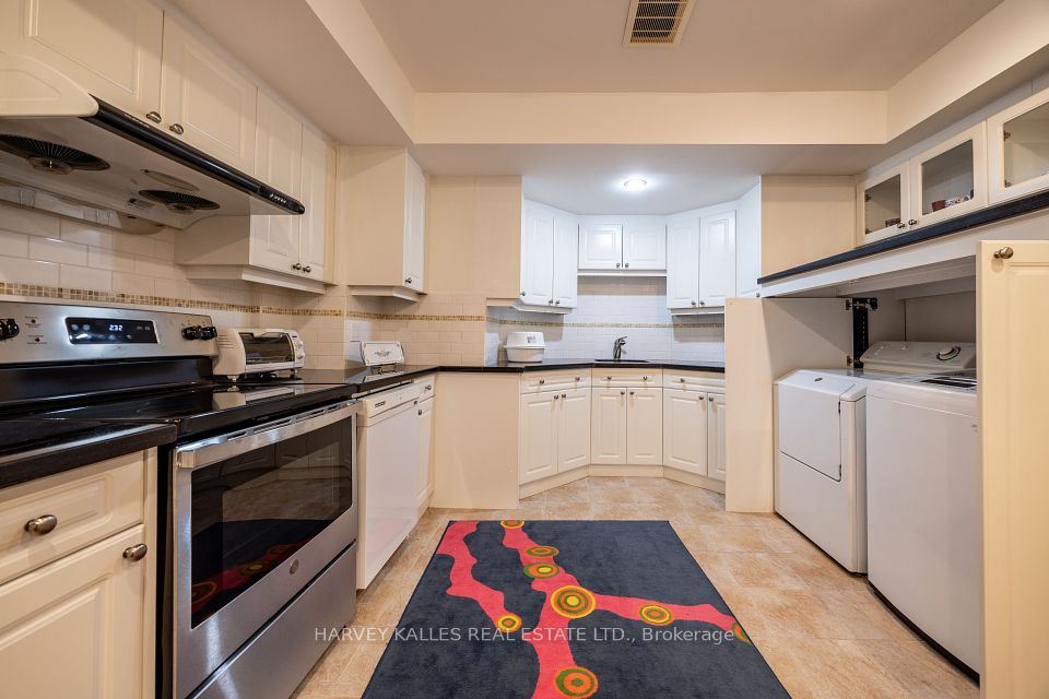 6 Versailles Court