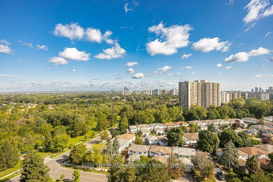 4 Bedrooms Condo at 133 Torresdale, Toronto For sale