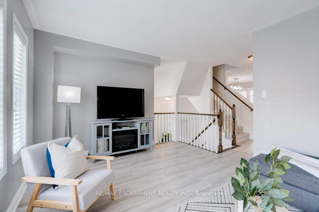 4 Bedrooms Condo at 5090 Fairview, Burlington For sale
