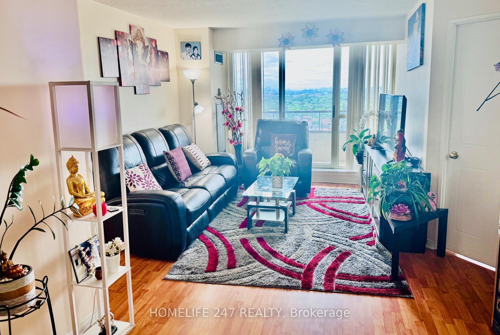 2 Bedrooms Condo at 5 Greystone Walk,  Toronto For sale
