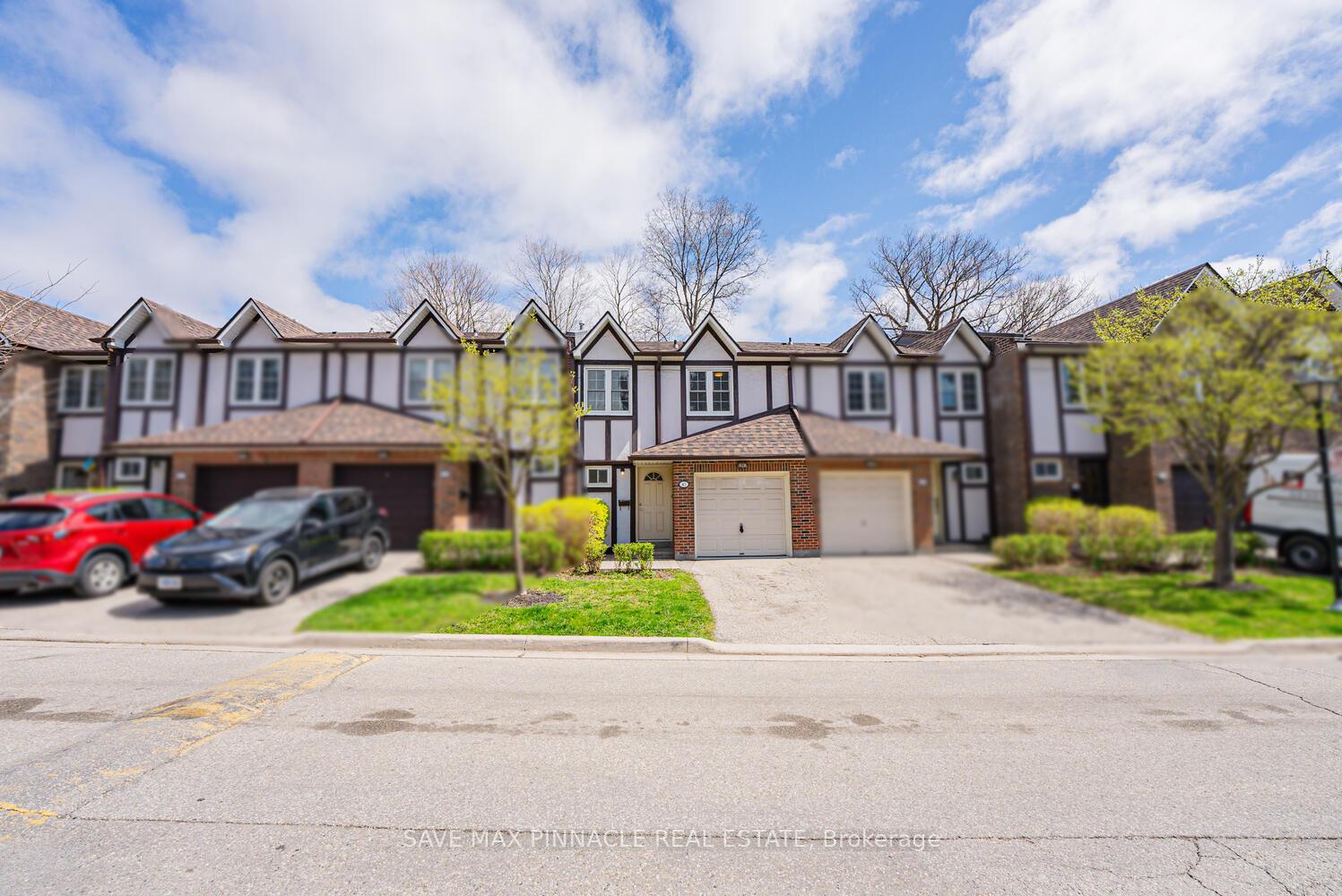 4 Bedrooms Condo at 2120 Rathburn,  Mississauga For sale
