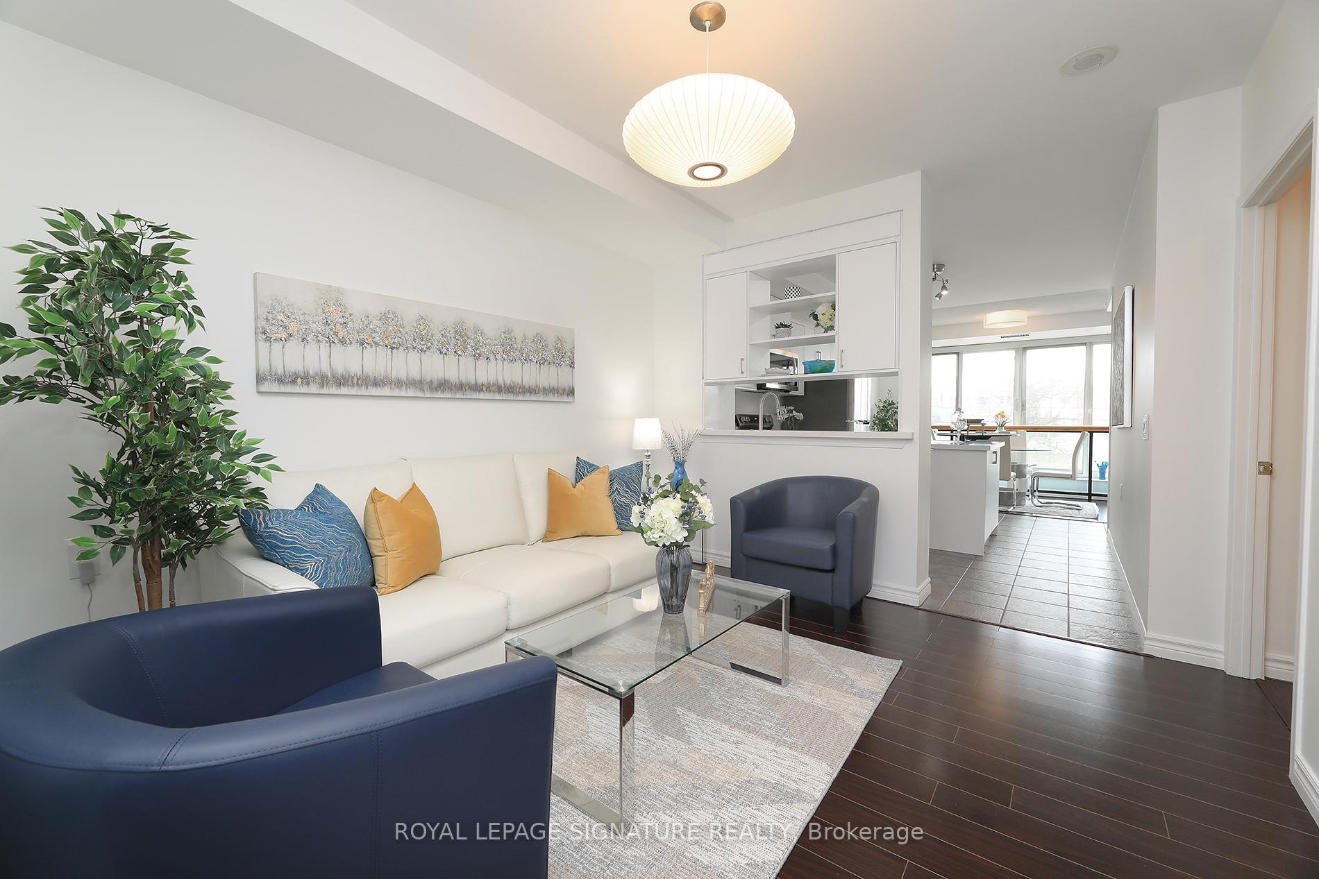2 Bedrooms Condo at 200 Burnhamthorpe, Mississauga For sale