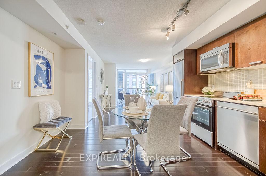2 Bedrooms Condo at 295 Adelaide, Toronto For sale