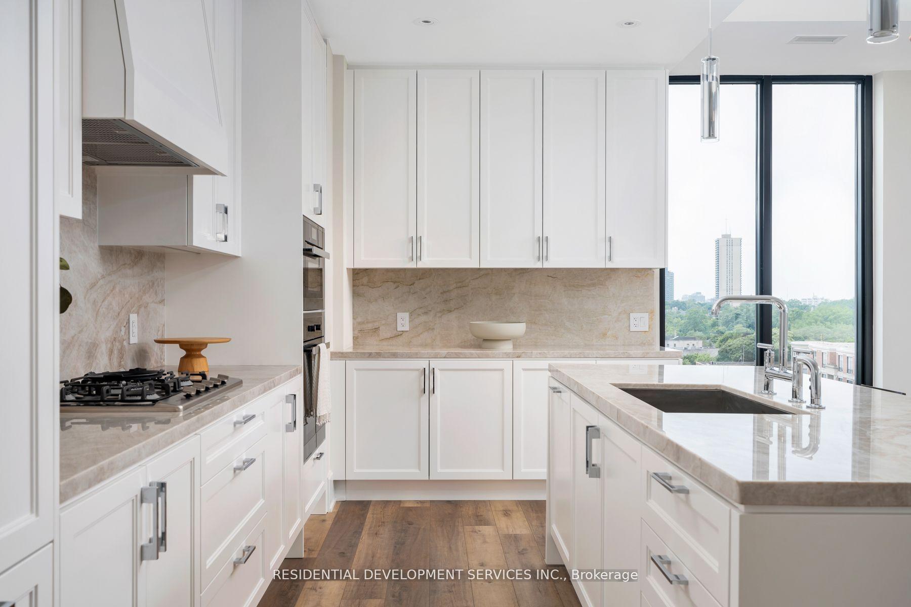 3 Bedrooms Condo at 1 Strathgowan,  Toronto For sale