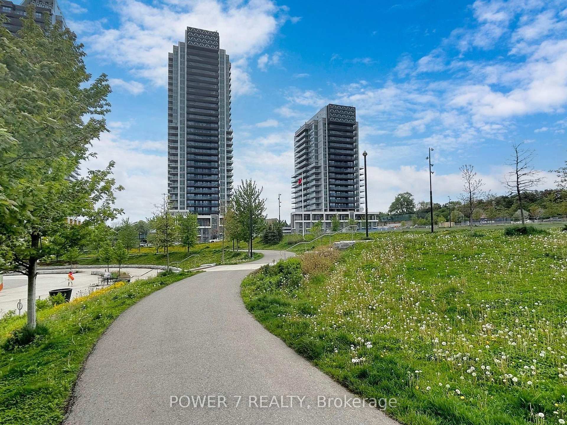 1 Bedroom Condo at 27 McMahon,  Toronto For sale