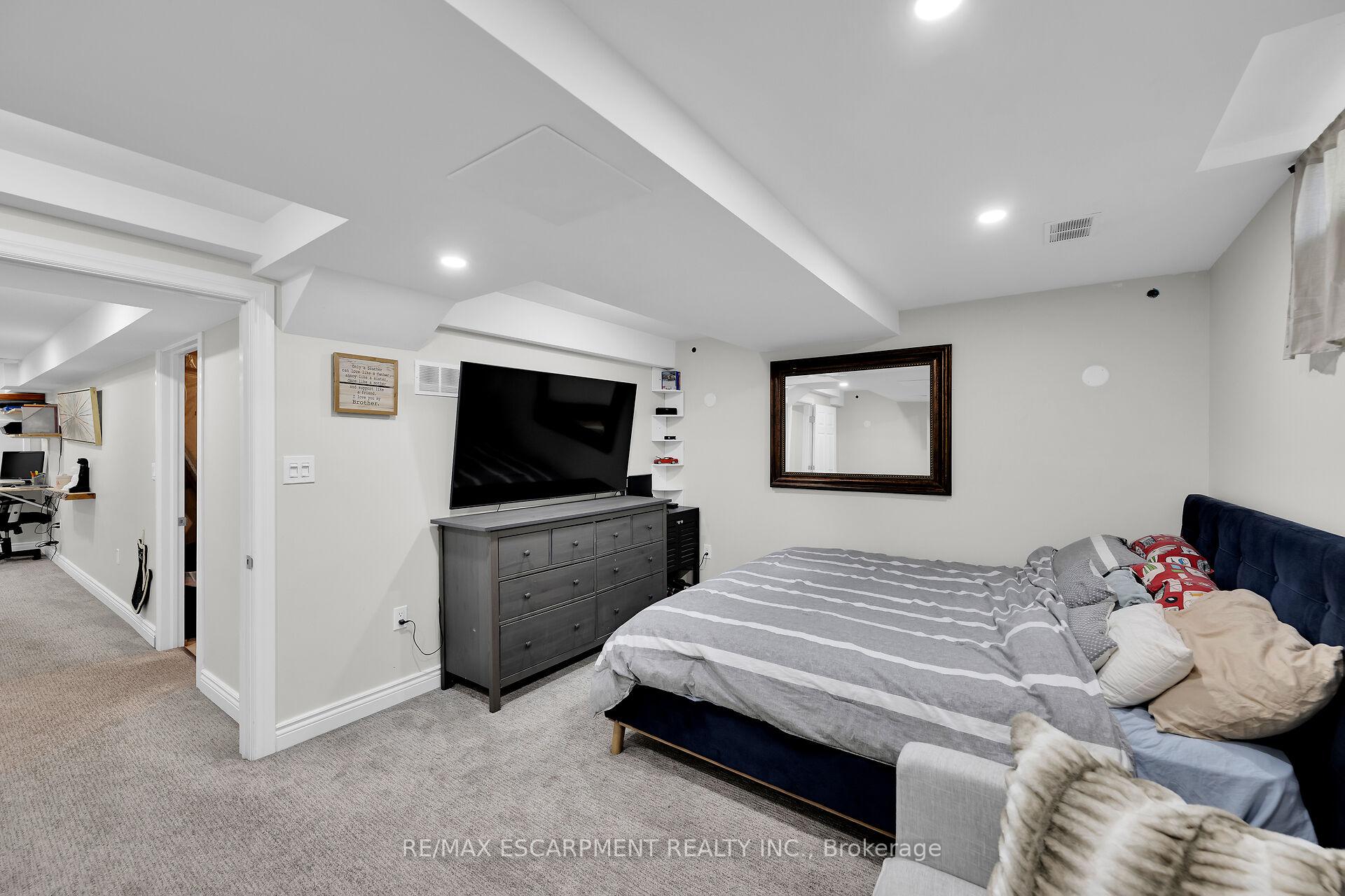 4 Bedrooms Condo at 134 Terni, Hamilton For sale