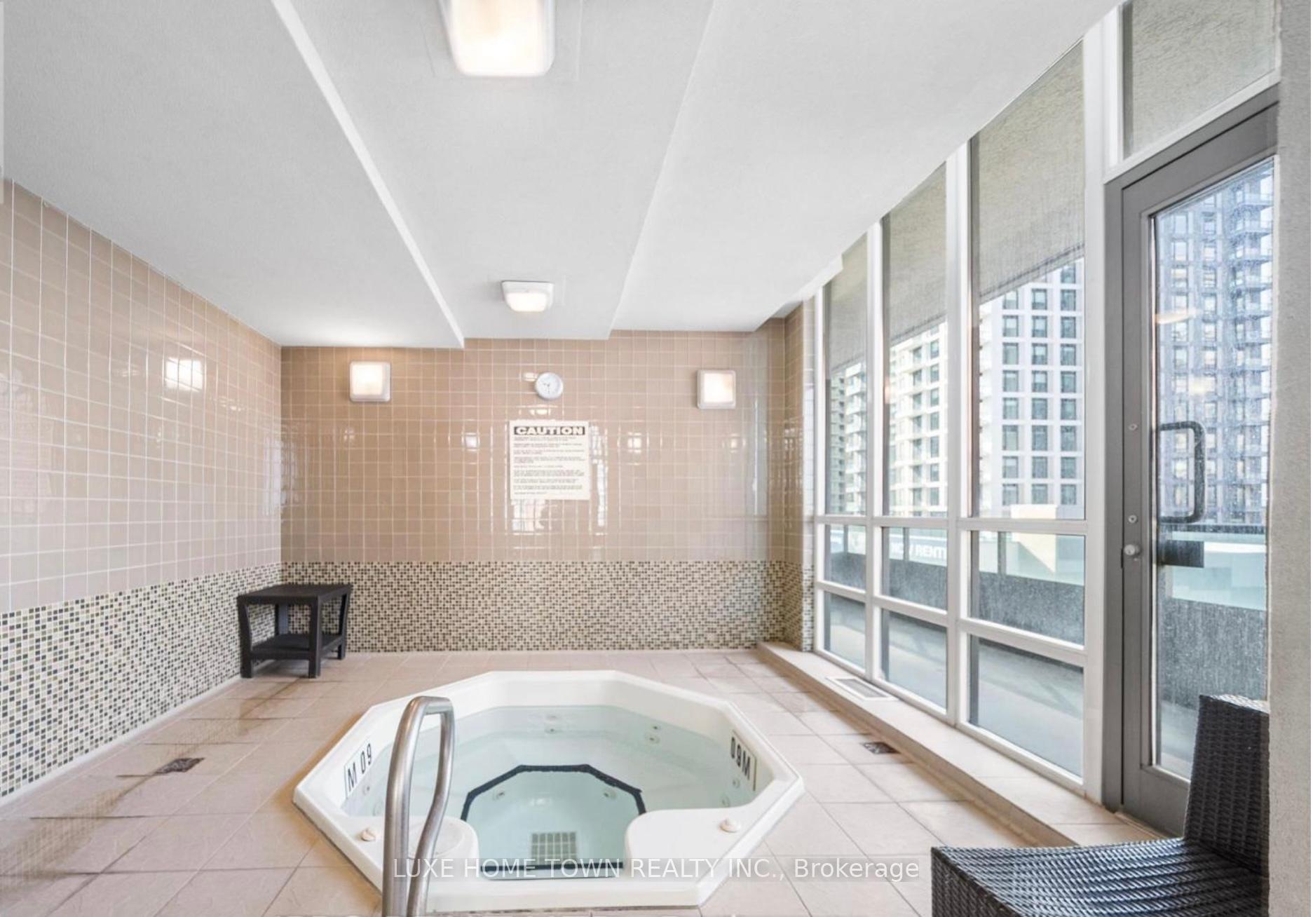 2 Bedrooms Condo at 208 Enfield, Mississauga For sale