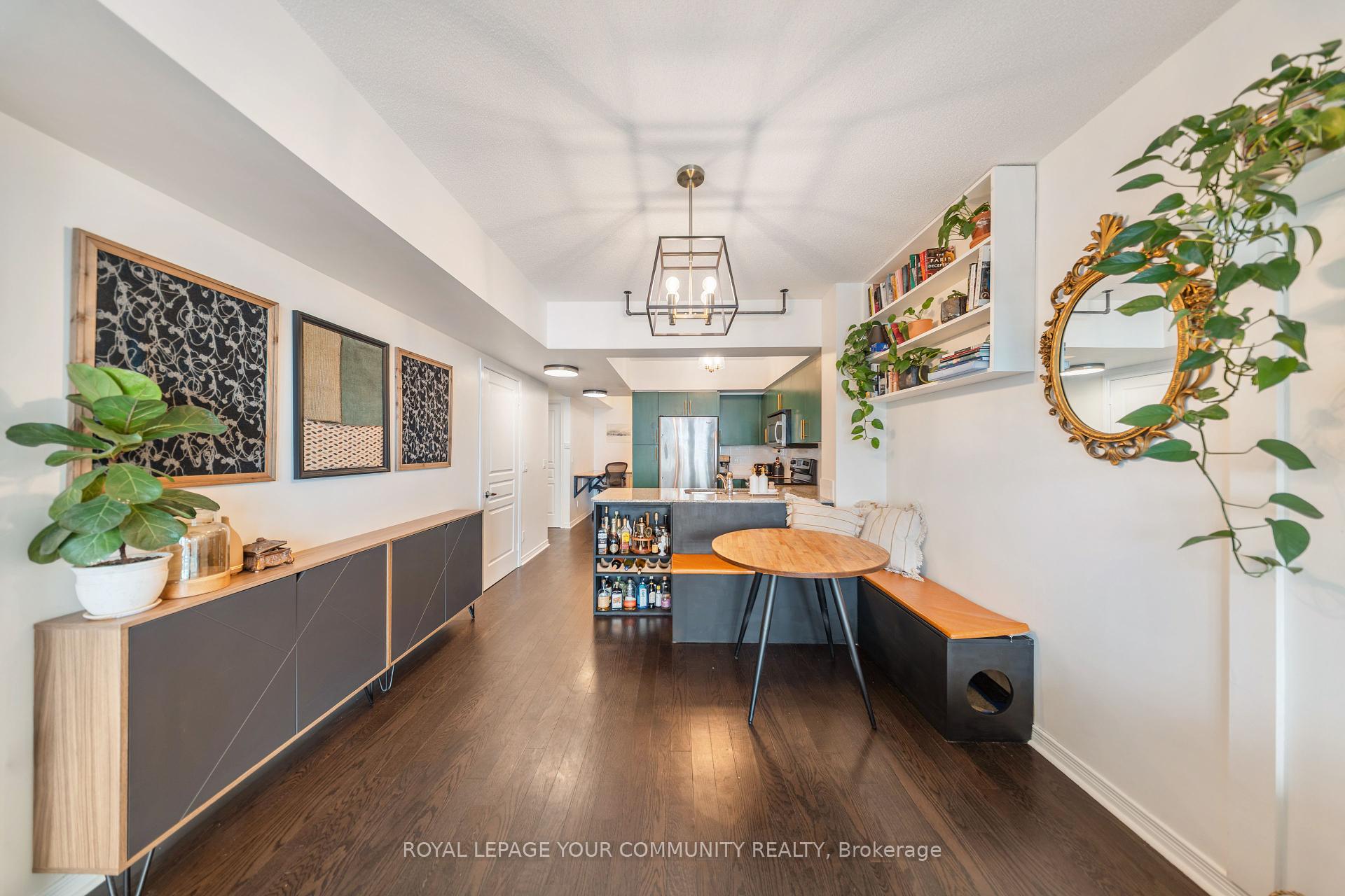 2 Bedrooms Condo at 15 Legion, Toronto For sale