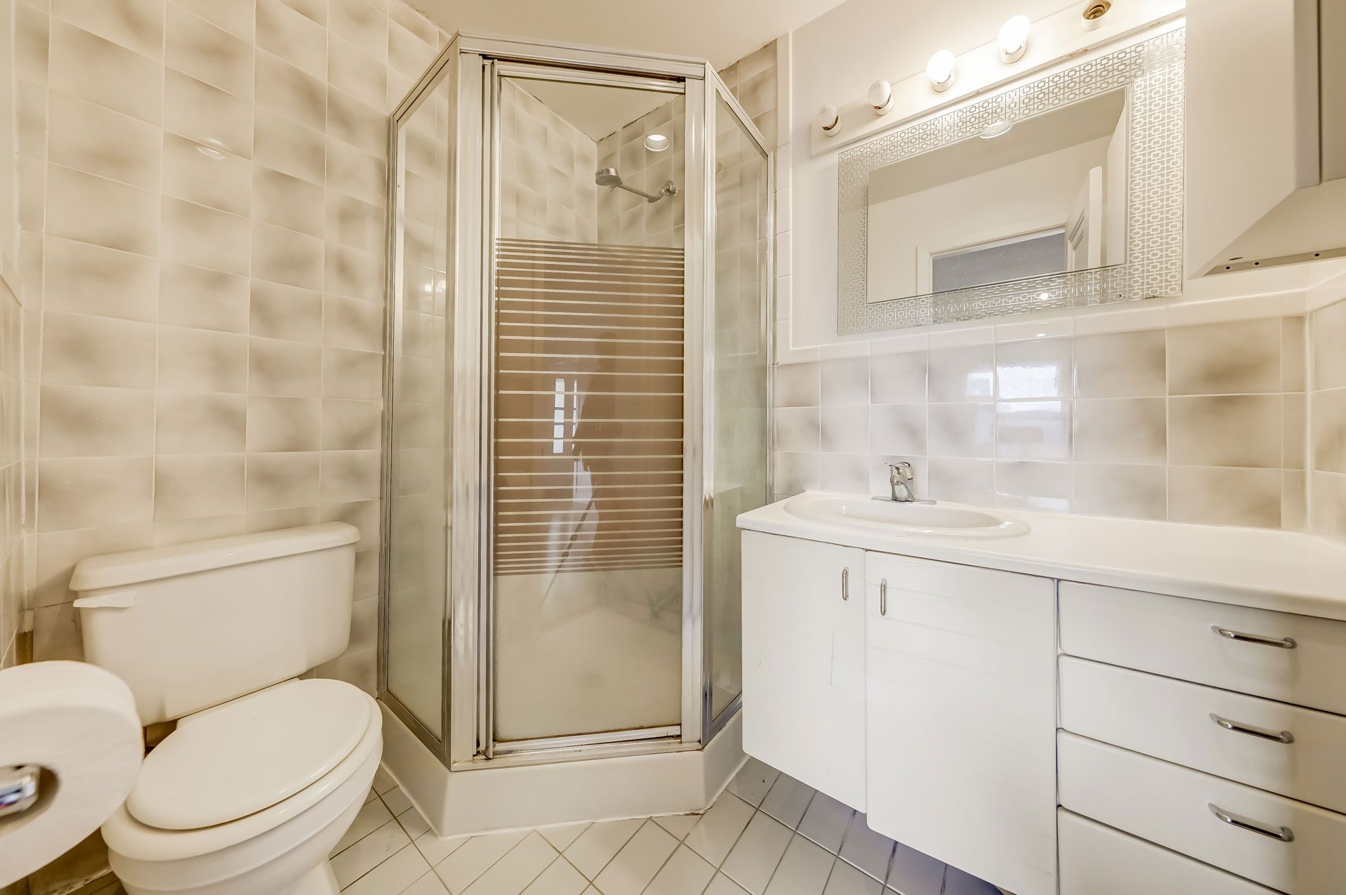 1200 Avenue Road Upper#3