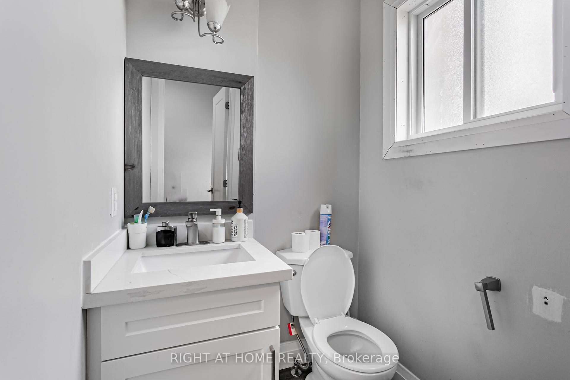 3 Bedrooms Condo at 3345 Silverado, Mississauga For sale