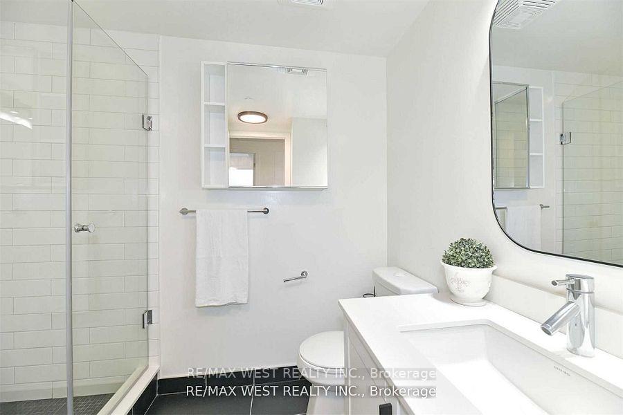 2 Bedrooms Condo at 2212 Lake Shore, Toronto For sale