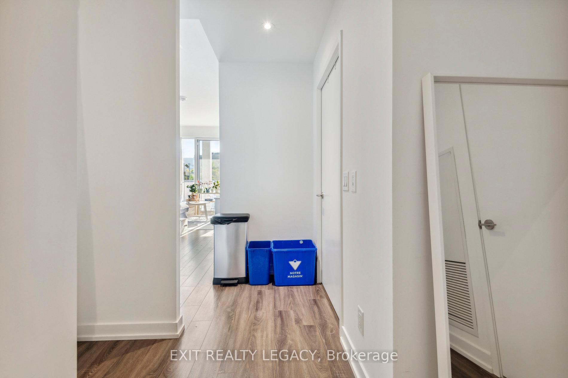 2 Bedrooms Condo at 20 Edward,  Toronto For sale