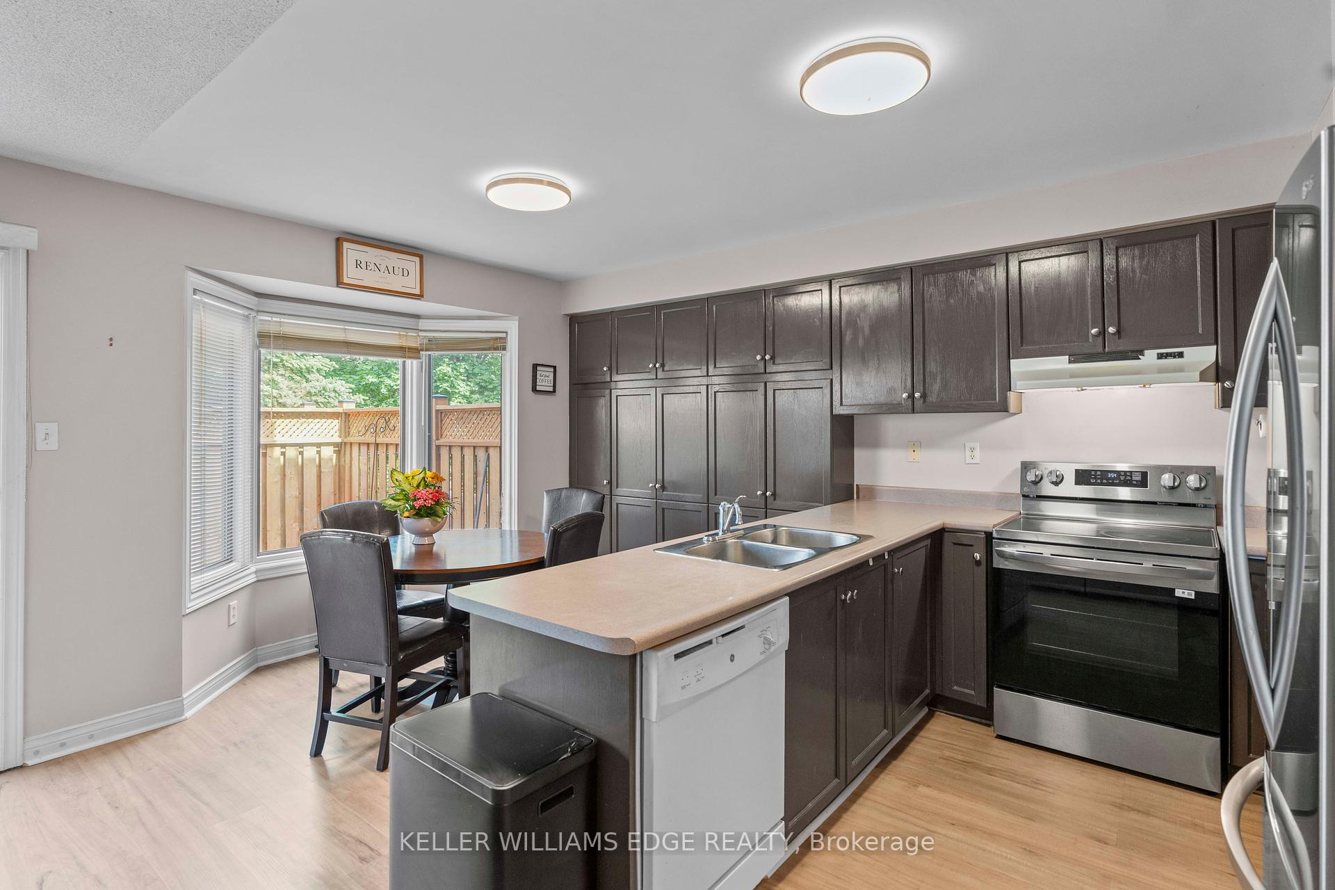3 Bedrooms Condo at 320 Hamilton, Hamilton For sale