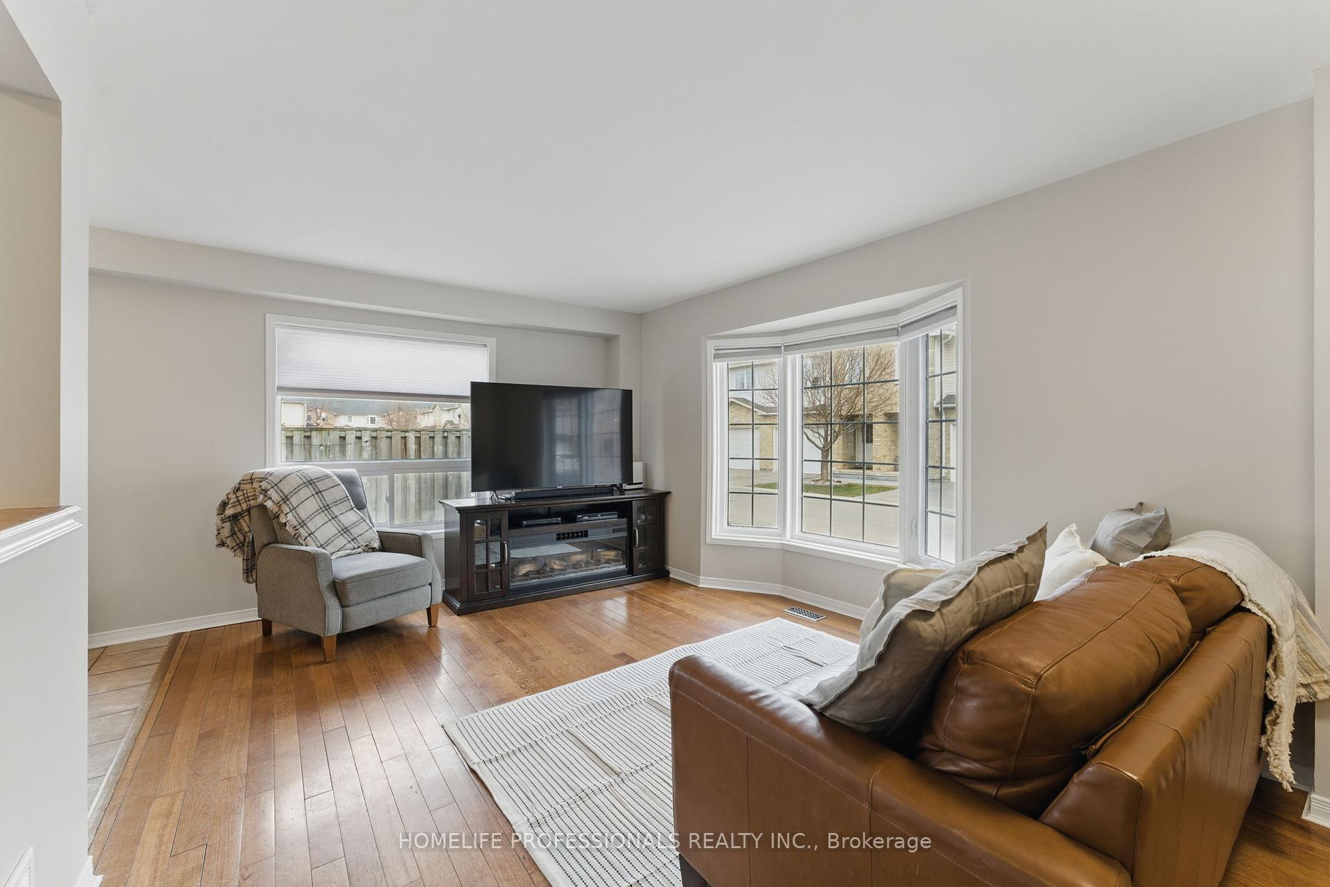 3 Bedrooms Condo at 485 Green,  Hamilton For sale
