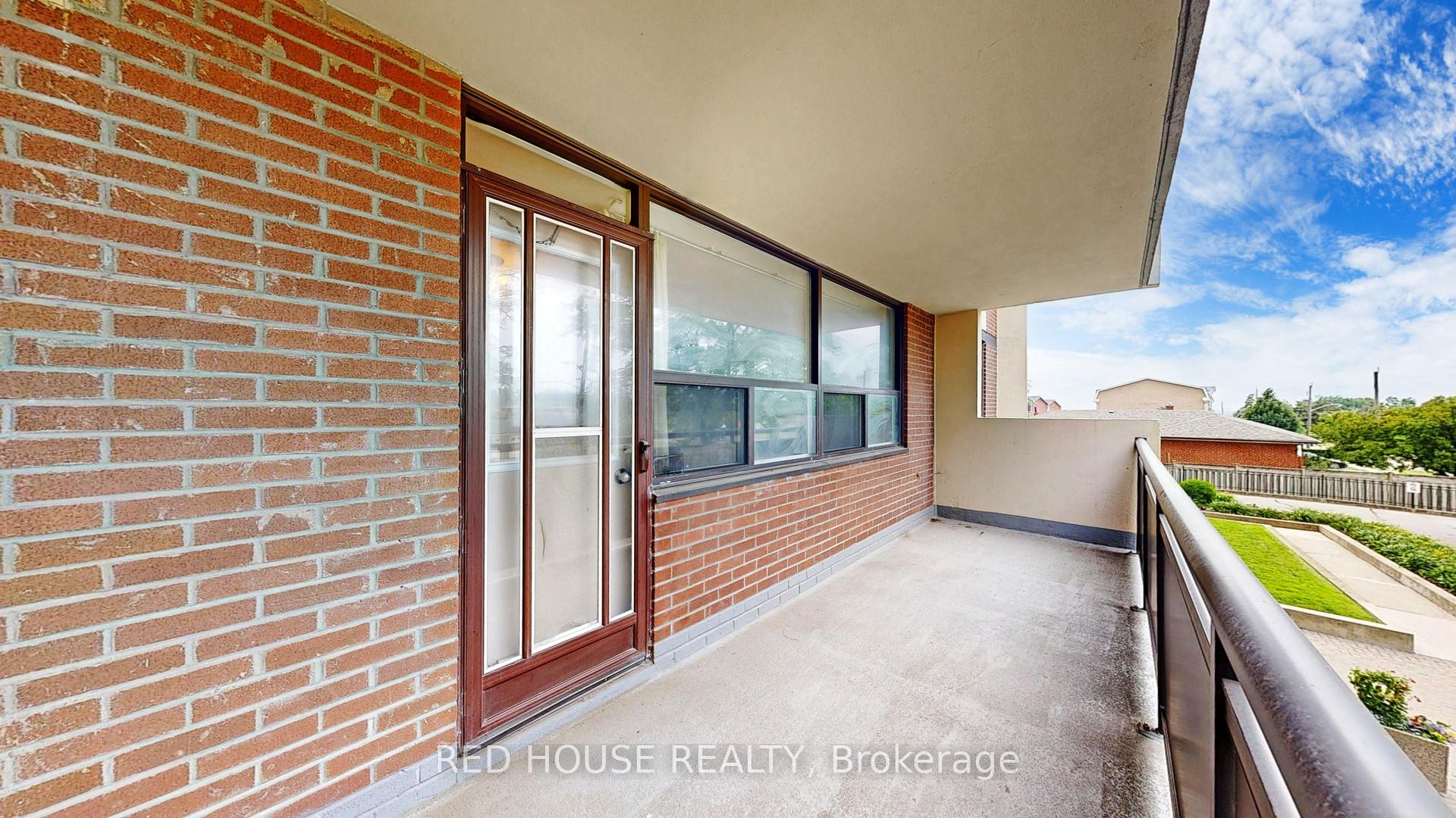 2 Bedrooms Condo at 5 Frith, Toronto For sale