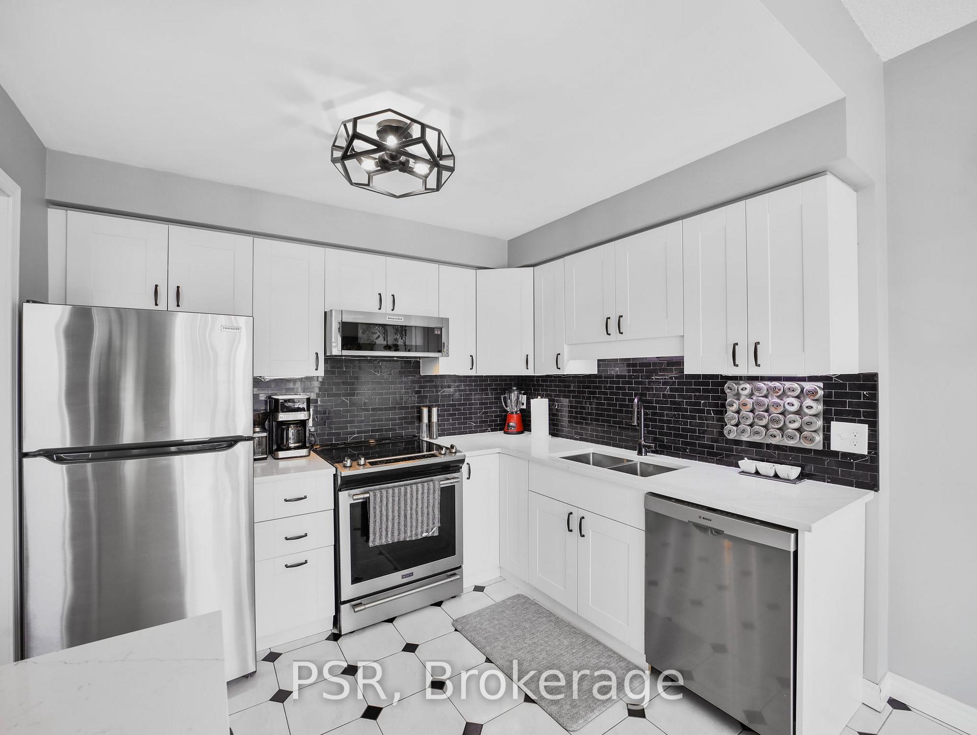 2 Bedrooms Condo at 67 Caroline,  Hamilton For sale