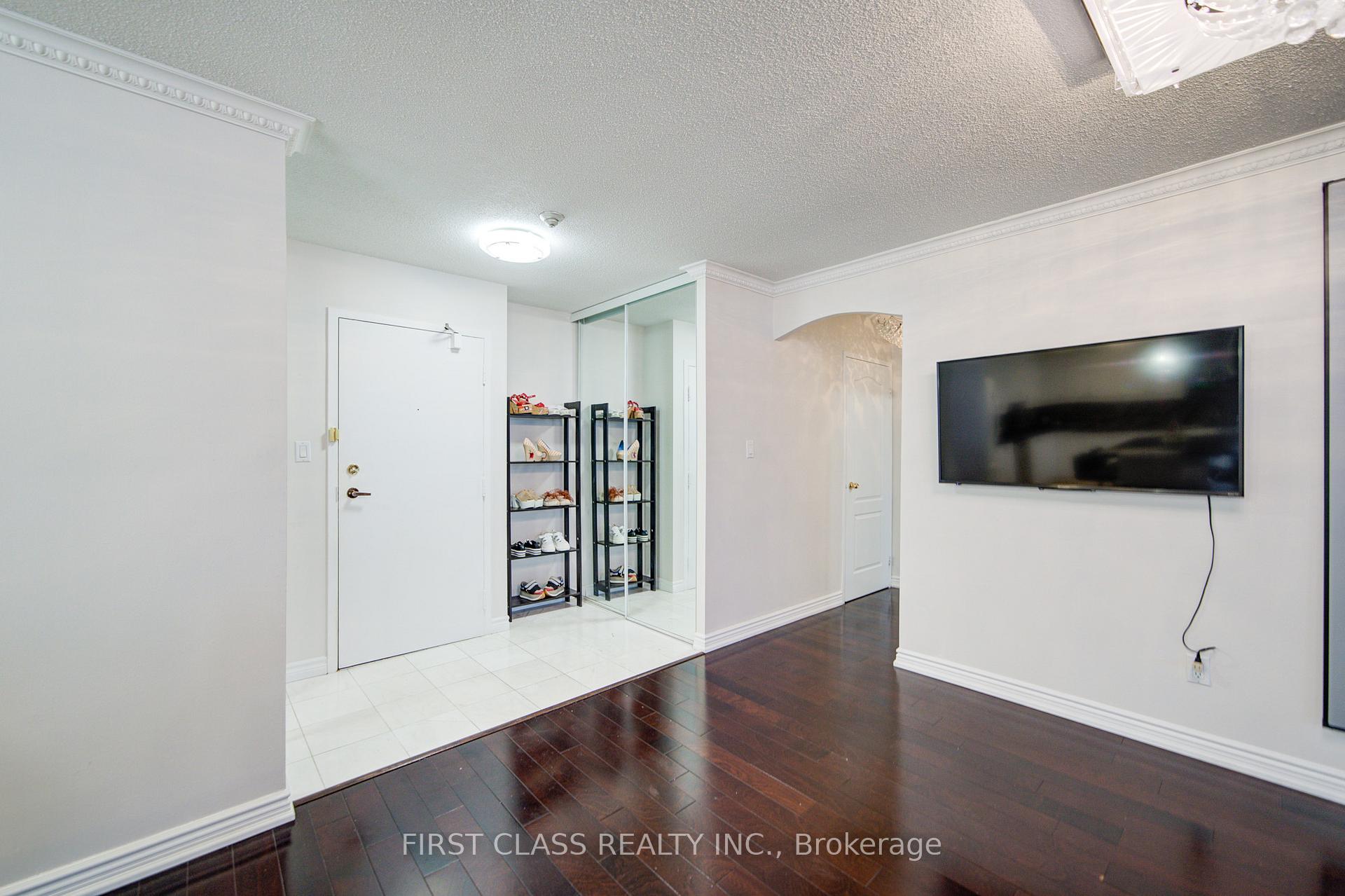 3 Bedrooms Condo at 25 Bamburgh, Toronto For sale
