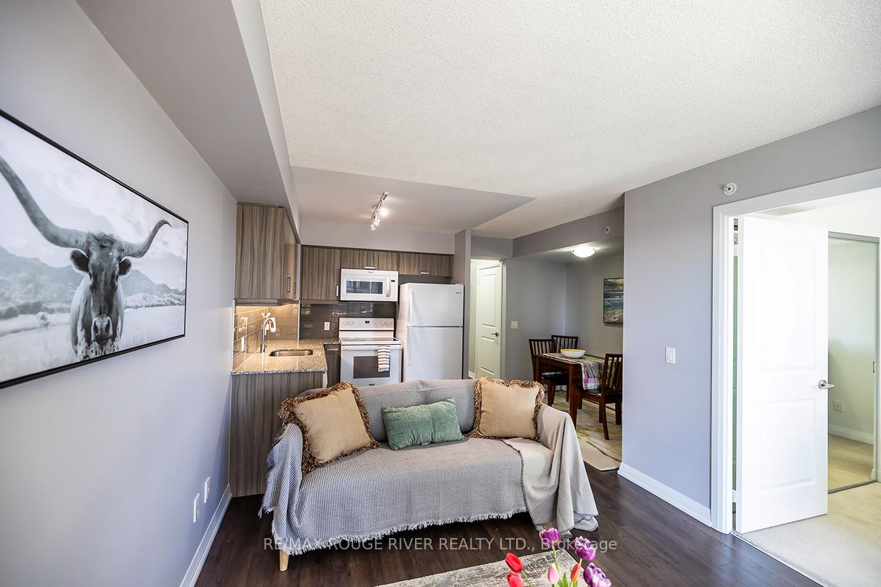 2 Bedrooms Condo at 30 Meadowglen,  Toronto For sale
