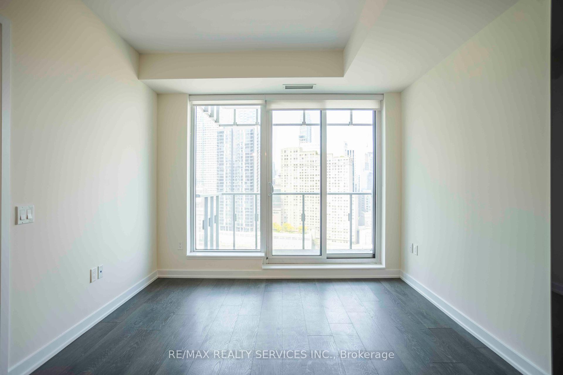 2 Bedrooms Condo at 28 Freeland, Toronto For sale