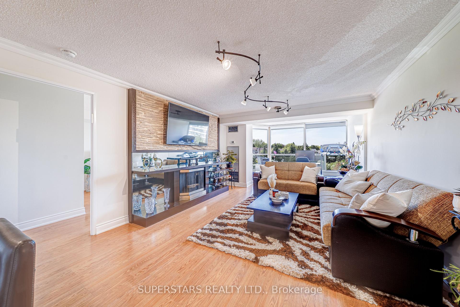 3 Bedrooms Condo at 7300 Yonge, Vaughan For sale