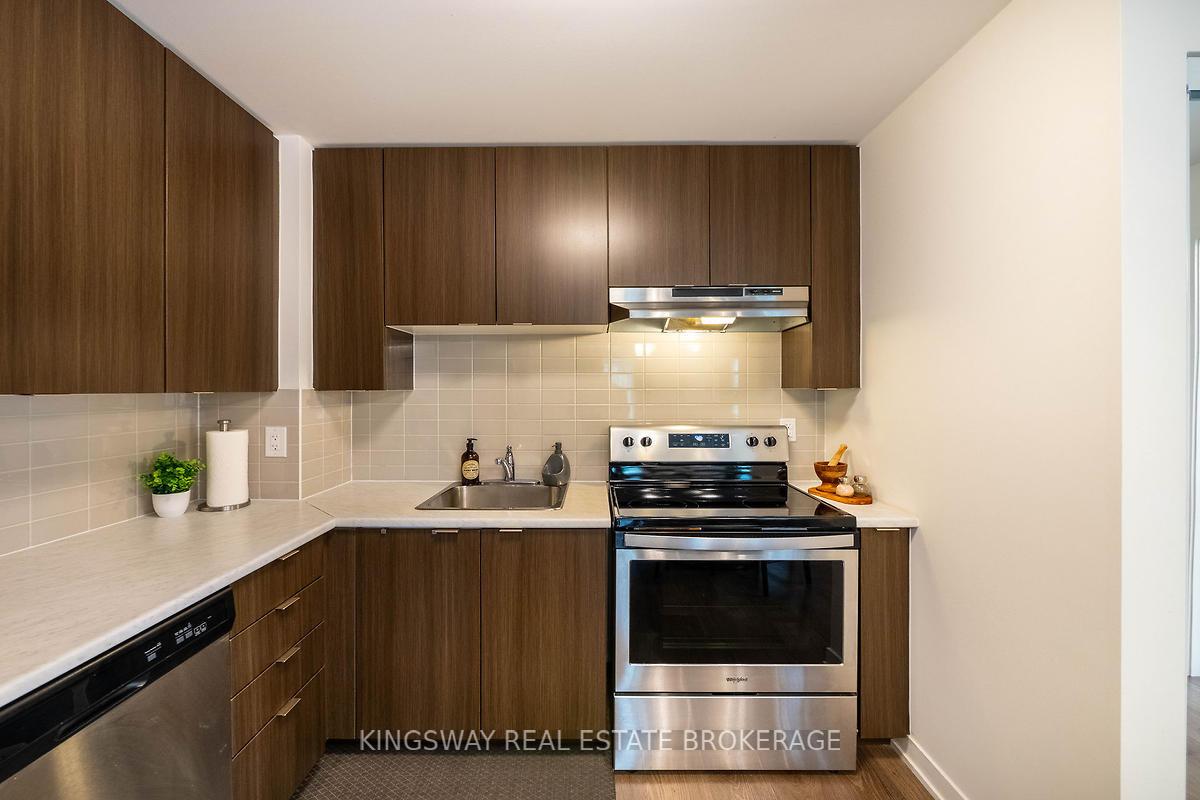 3 Bedrooms Condo at 70 Orchid Place,  Toronto For sale