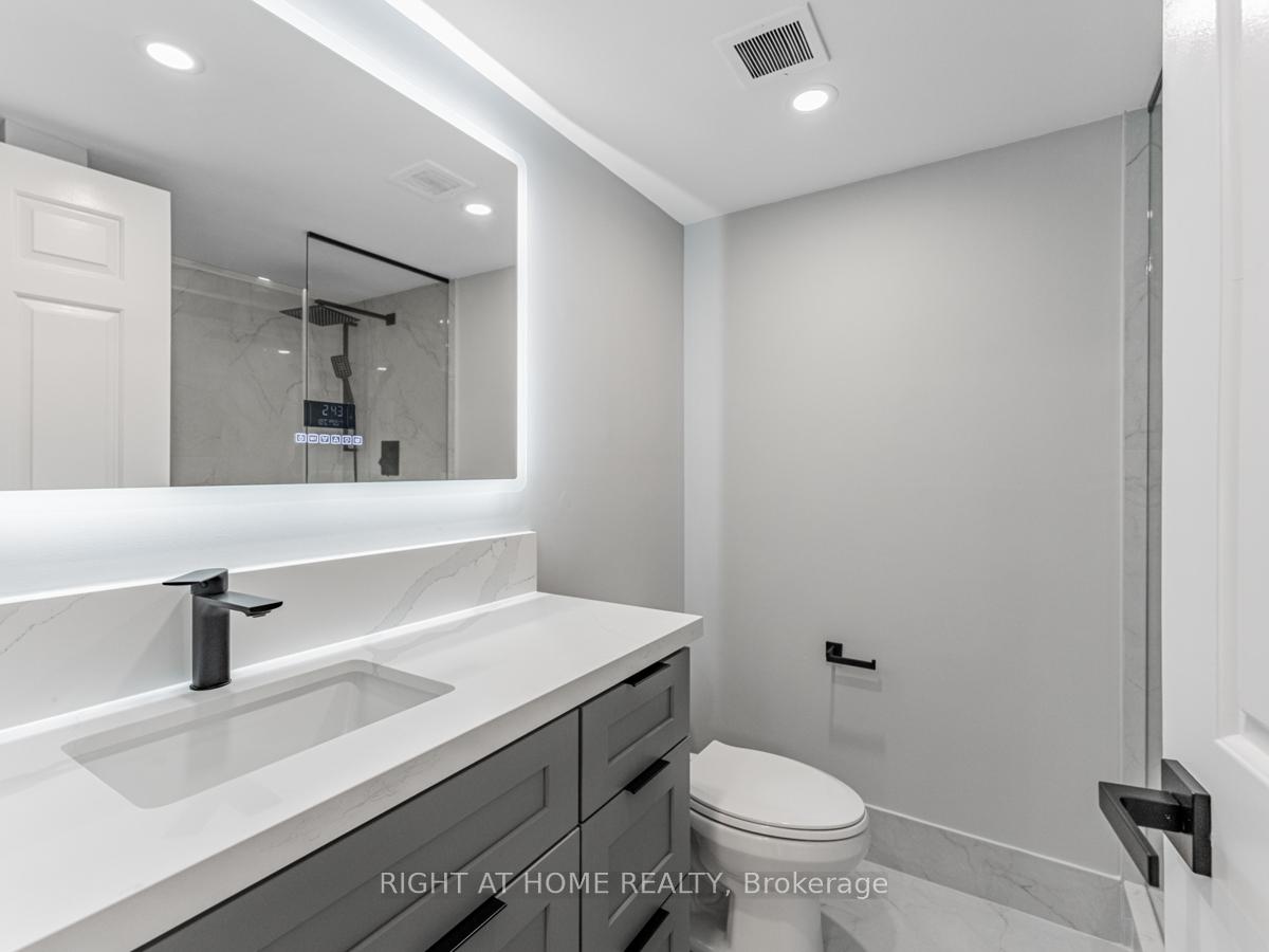 1 Bedroom Condo at 55 Kingsbridge Garden,  Mississauga For sale