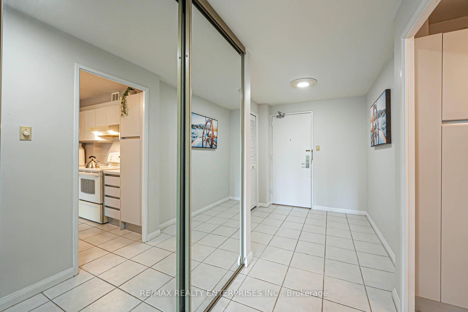 2 Bedrooms Condo at 1400 Dixie, Mississauga For sale