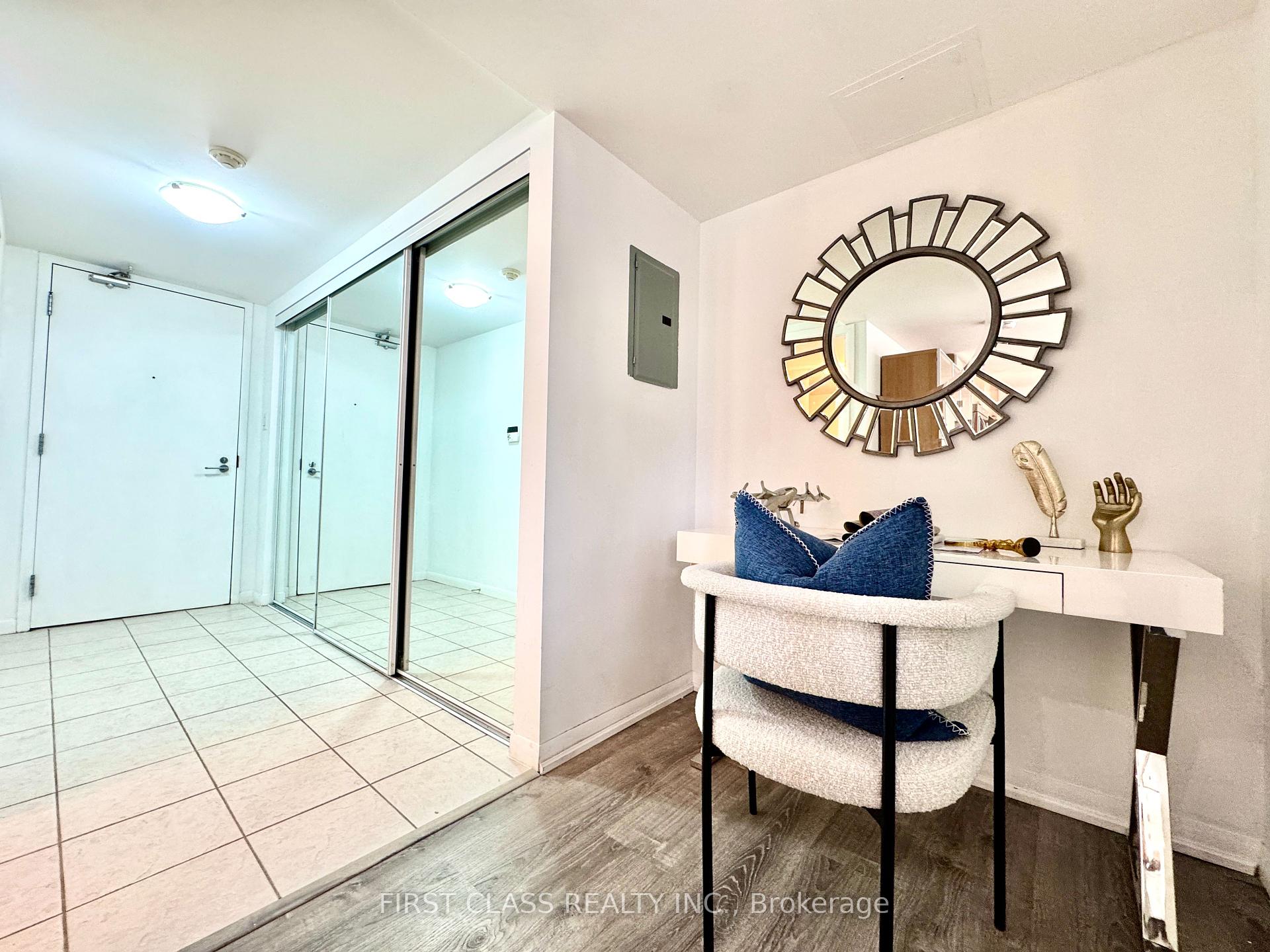 3 Bedrooms Condo at 38 Grenville, Toronto For sale